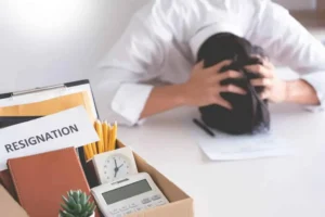 الدليل الشامل لكتابة طلب استقالة احترافي: نماذج رسمية وقانونية لكل التخصصات