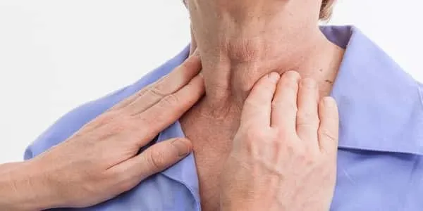 أعراض أورام الغدة الدرقية وعلاجها