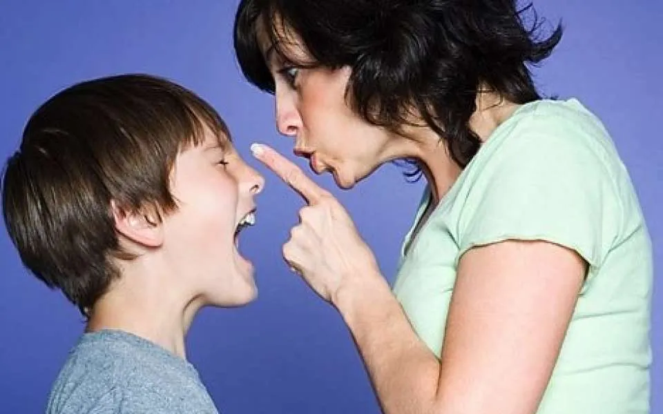 الطريقة الصحيحة لتأديب الطفل المخطيء , نصائح للتعامل مع الطفل المخطيء