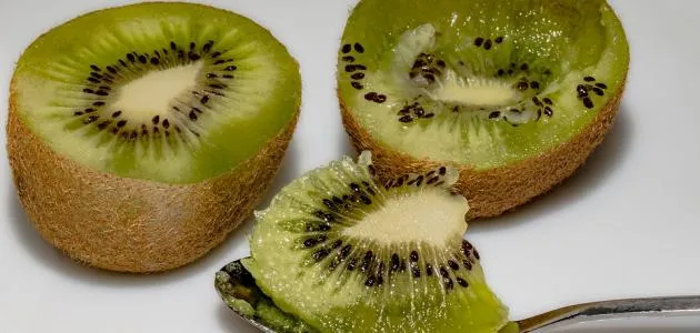 فوائد الكيوي الصحية و  التأثيرات السلبية