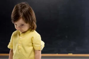 طرق علاج الخجل عند الاطفال
