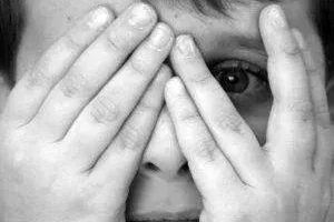 ما هو الفرق بين الخجل والرهاب الاجتماعي