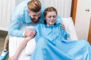 مشروبات تساعد الحامل على الولادة الطبيعية